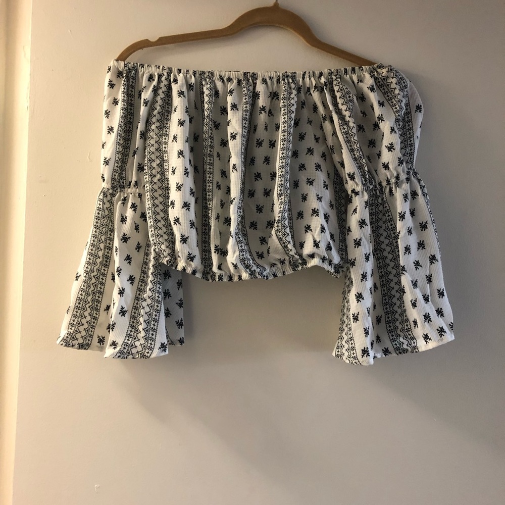 Off the shoulder crop